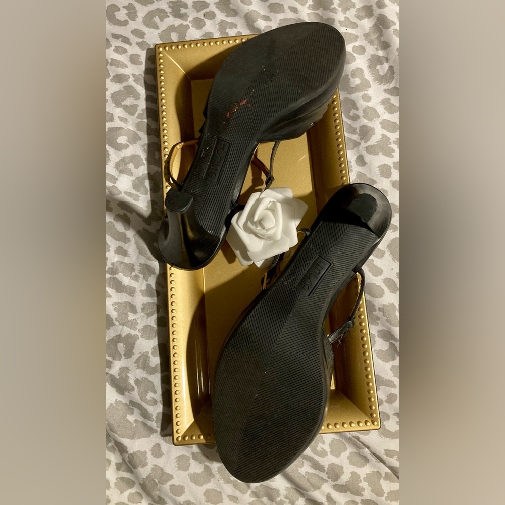 Leather heels with strap - Picture 4 of 4